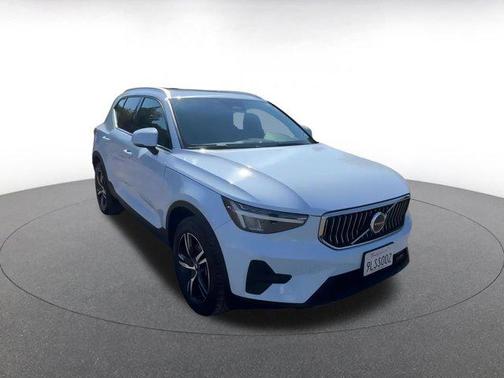 2024 Volvo XC40 CORE