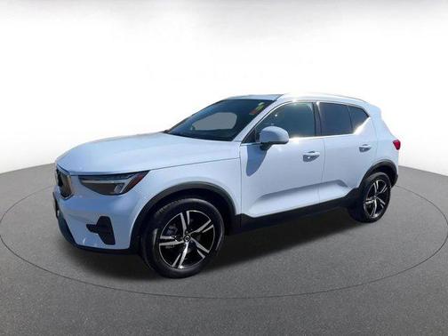 2024 Volvo XC40 CORE