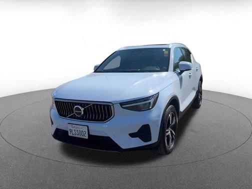 2024 Volvo XC40 CORE