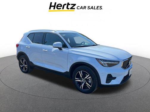 2024 Volvo XC40 CORE