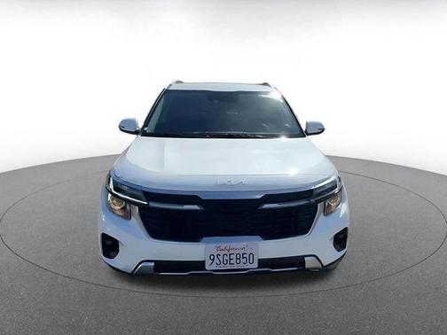 Snow White Pearl 2025 Kia Seltos S