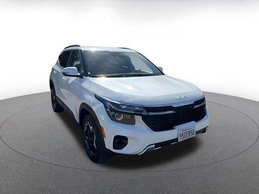 Snow White Pearl 2025 Kia Seltos S