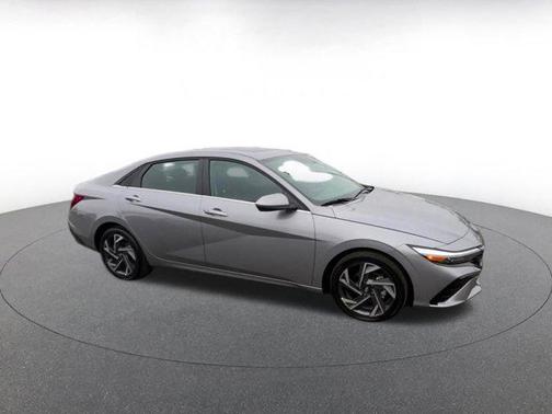 2025 Hyundai ELANTRA SEL