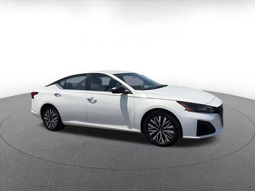 Glacier White 2025 Nissan Altima SV FWD