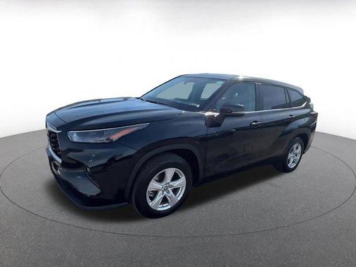 Midnight Black Metallic 2025 Toyota Highlander LE