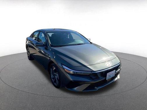 2025 Hyundai ELANTRA SEL