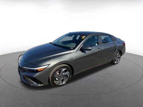 2025 Hyundai ELANTRA SEL