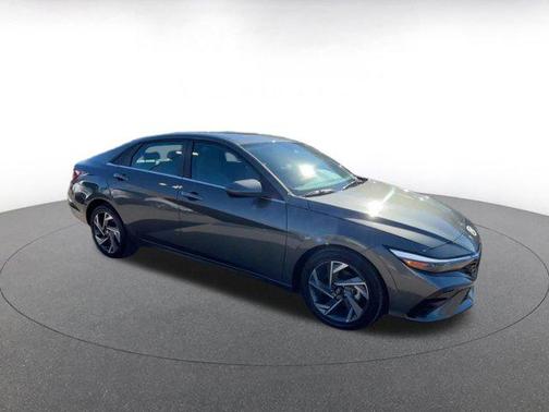 2025 Hyundai ELANTRA SEL