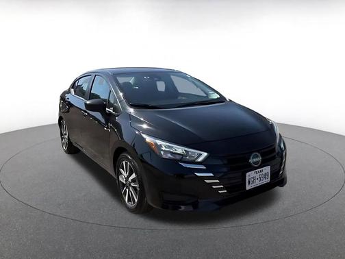 Super Black 2025 Nissan Versa 1.6 SV