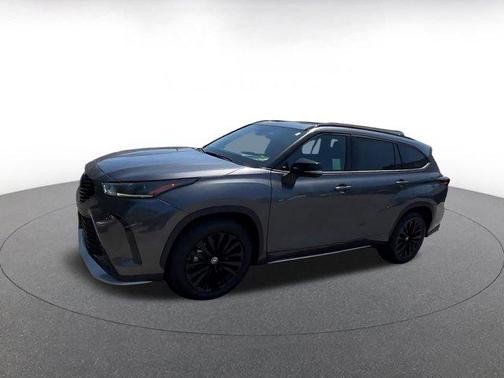 Gray 2025 Toyota Highlander XSE