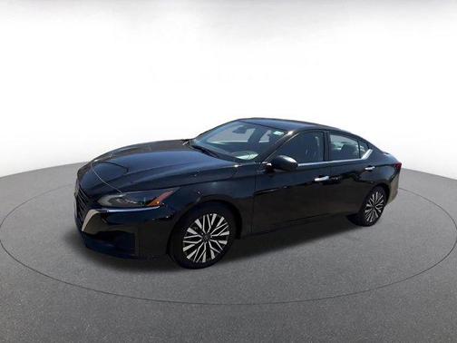 Super Black 2025 Nissan Altima SV FWD