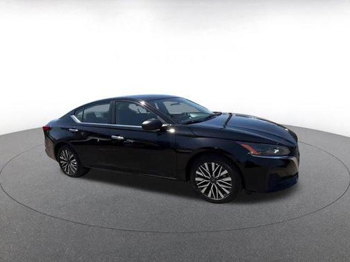 Super Black 2025 Nissan Altima SV FWD