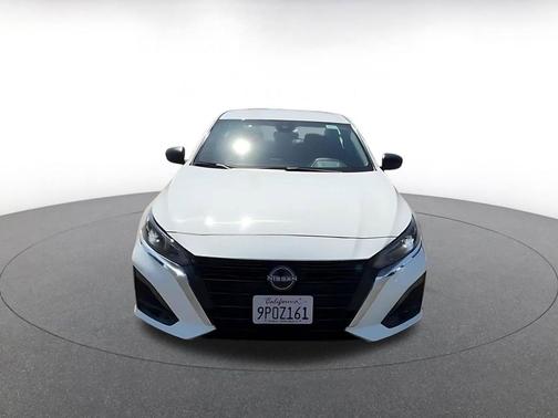 Glacier White 2025 Nissan Altima SV FWD