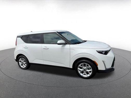 Snow White Pearl 2025 Kia Soul LX