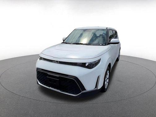 Snow White Pearl 2025 Kia Soul LX