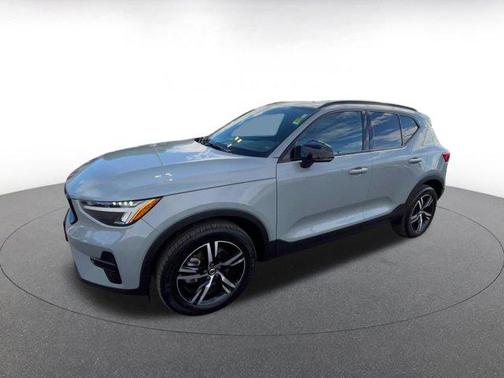 2024 Volvo XC40 CORE