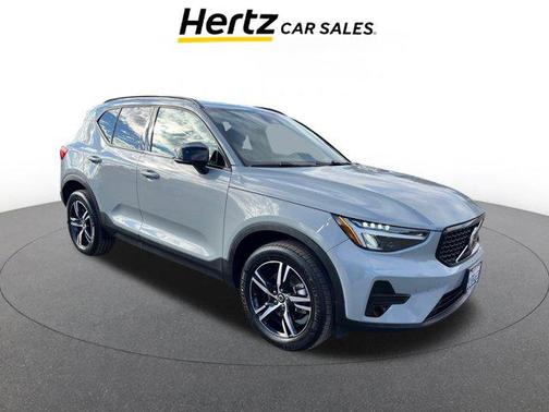 2024 Volvo XC40 CORE