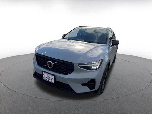 2024 Volvo XC40 CORE