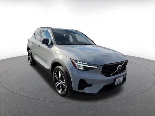 2024 Volvo XC40 CORE
