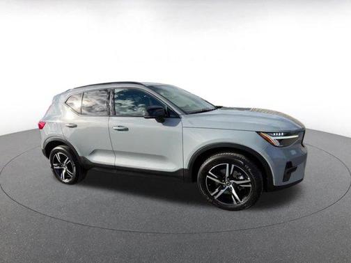 2024 Volvo XC40 CORE