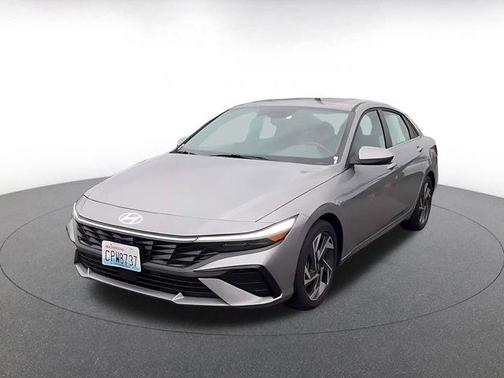 2025 Hyundai ELANTRA SEL