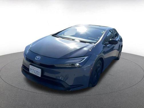 2025 Toyota Prius LE