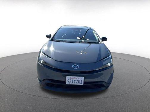 2025 Toyota Prius LE