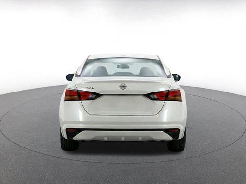 Glacier White 2025 Nissan Altima SV FWD