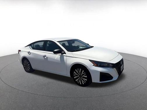 Glacier White 2025 Nissan Altima SV FWD