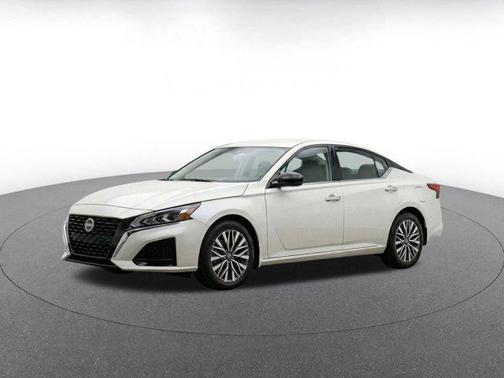 Glacier White 2025 Nissan Altima SV FWD