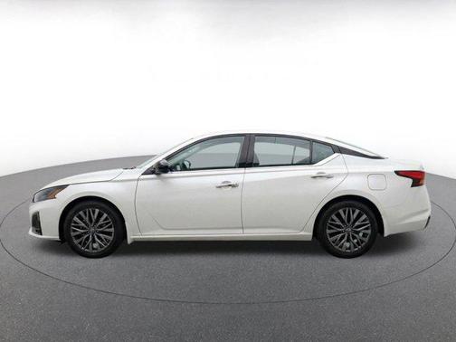 Glacier White 2025 Nissan Altima SV FWD