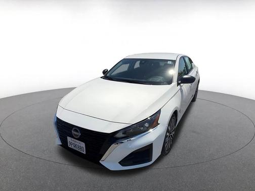 Glacier White 2025 Nissan Altima SV FWD