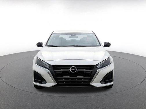 Glacier White 2025 Nissan Altima SV FWD