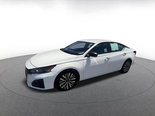 Glacier White 2025 Nissan Altima SV FWD