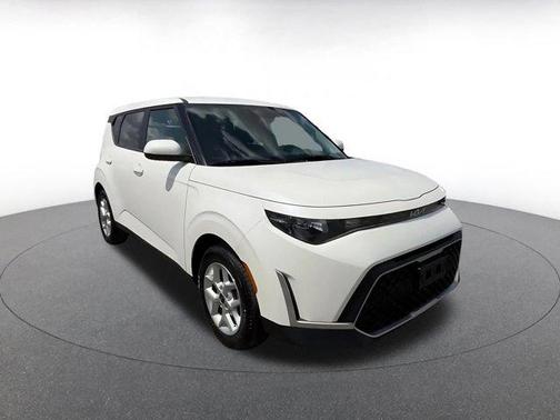 Snow White Pearl 2025 Kia Soul LX