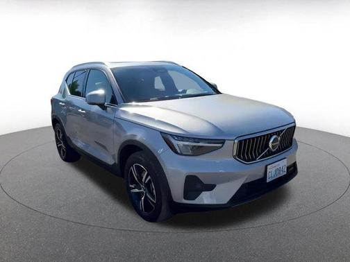 2024 Volvo XC40 CORE