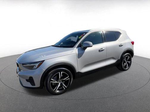 2024 Volvo XC40 CORE