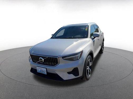 2024 Volvo XC40 CORE