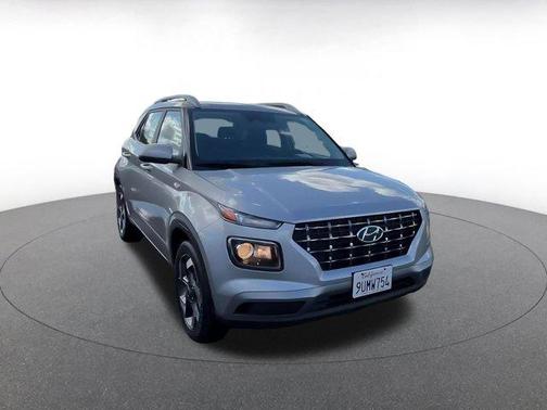 Shimmering Silver 2025 Hyundai VENUE SEL