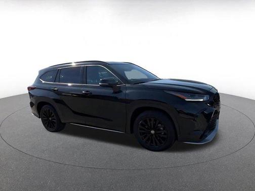 Midnight Black Metallic 2025 Toyota Highlander XSE