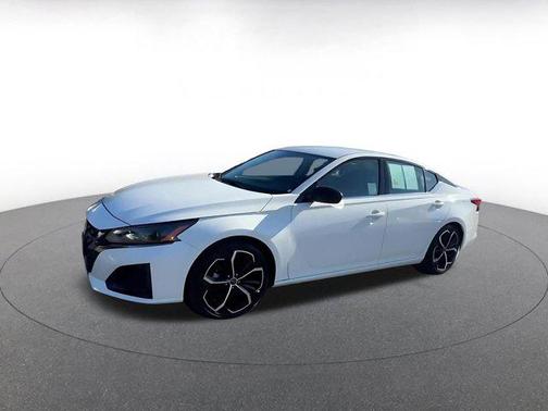 2025 Nissan Altima SR FWD