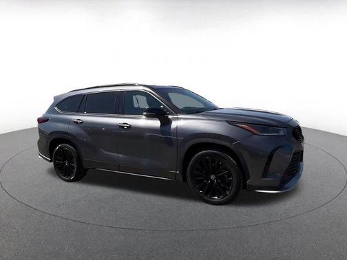 Magnetic Gray Metallic 2024 Toyota Highlander XSE