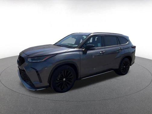 Magnetic Gray Metallic 2024 Toyota Highlander XSE