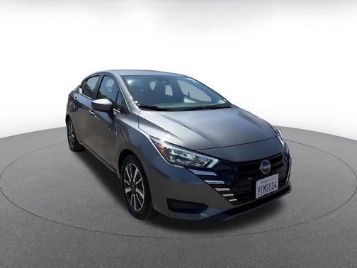 Gun Metallic 2025 Nissan Versa 1.6 SV