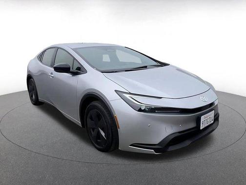 2025 Toyota Prius LE