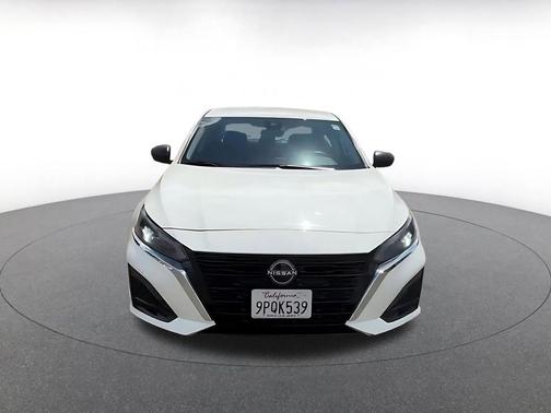 Glacier White 2025 Nissan Altima SV FWD