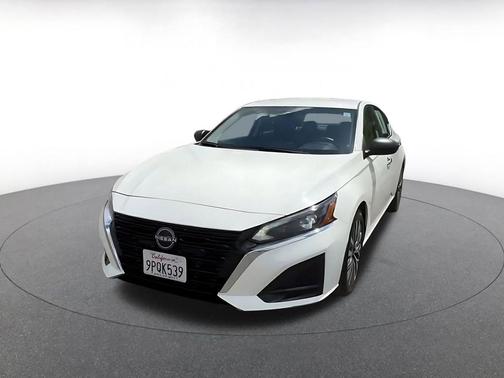Glacier White 2025 Nissan Altima SV FWD