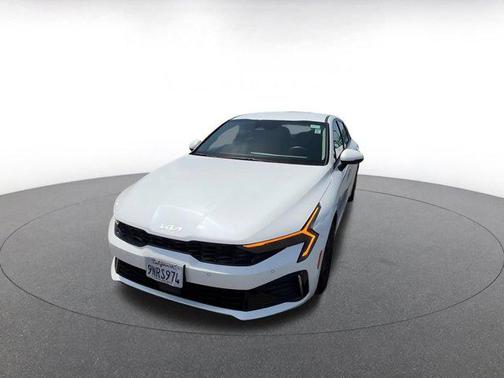 Snow White Pearl 2025 Kia K5 LXS