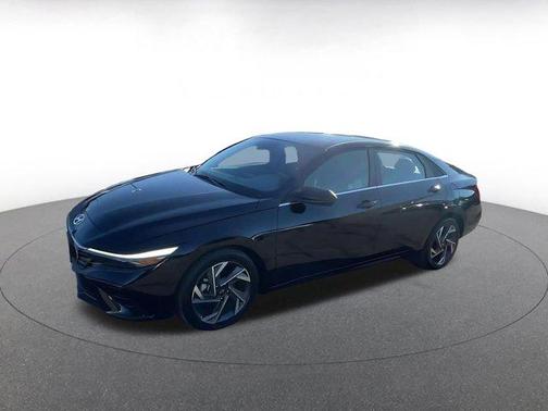 2025 Hyundai ELANTRA SEL