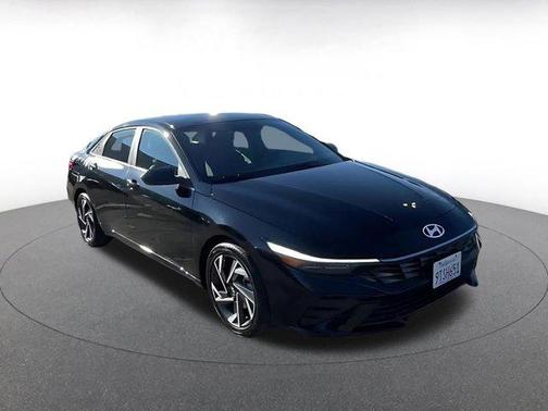 2025 Hyundai ELANTRA SEL